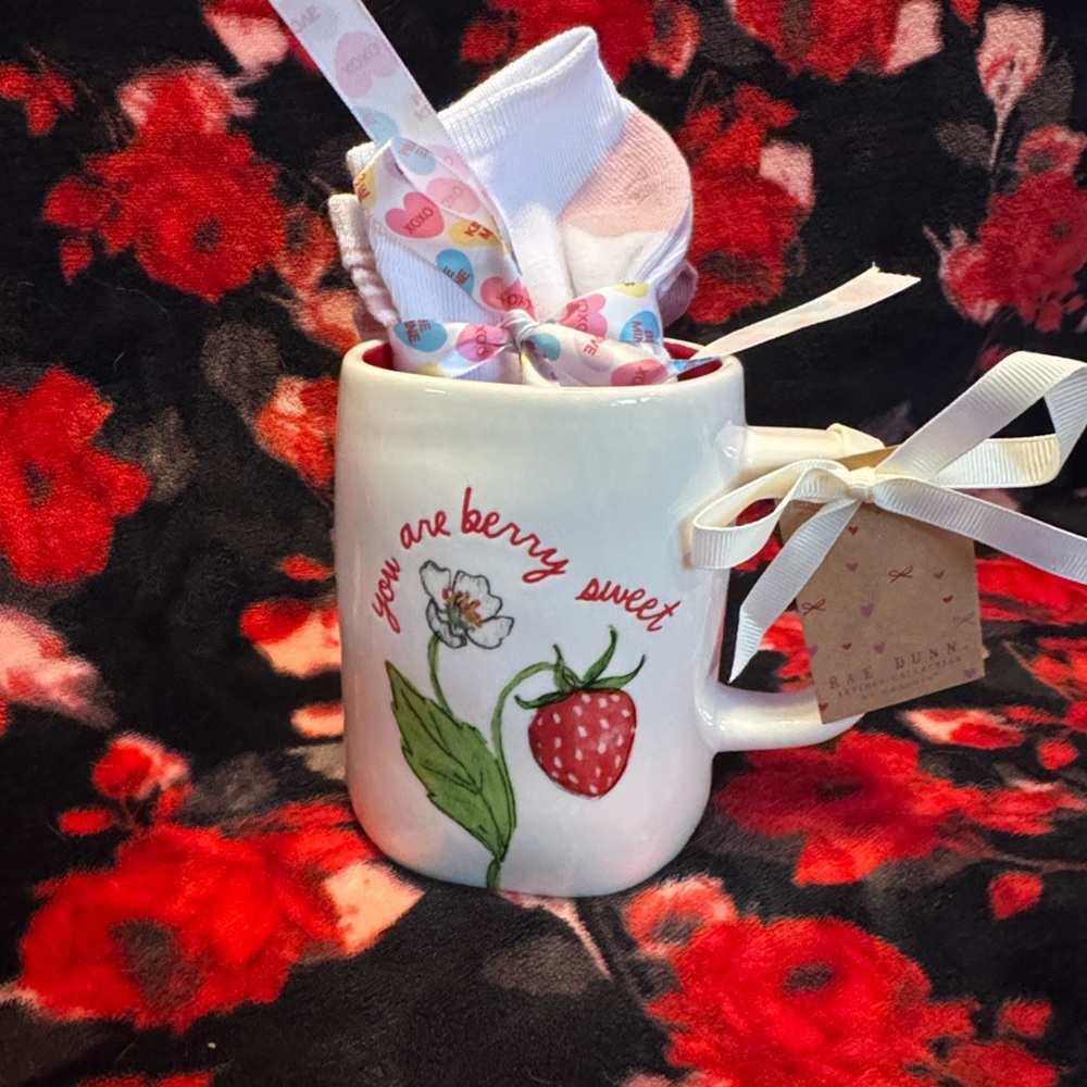 LIVE NO THEME SHARE SHOW Tuesdays at  4:00 PM CST! 😁👜🧦🧸👚🕯️💍👄🌻😊👜🧦💕🎁🥂💄💋 - Picture 8 of 14